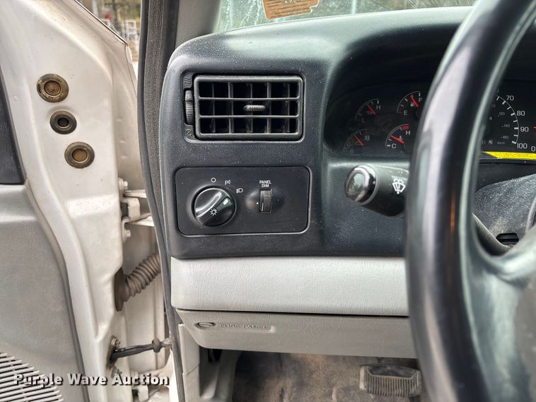 image for item EV3489 2002 Ford F650 dump truck