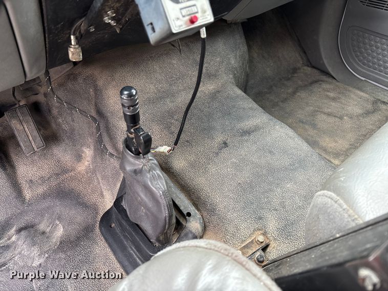 image for item EV3489 2002 Ford F650 dump truck