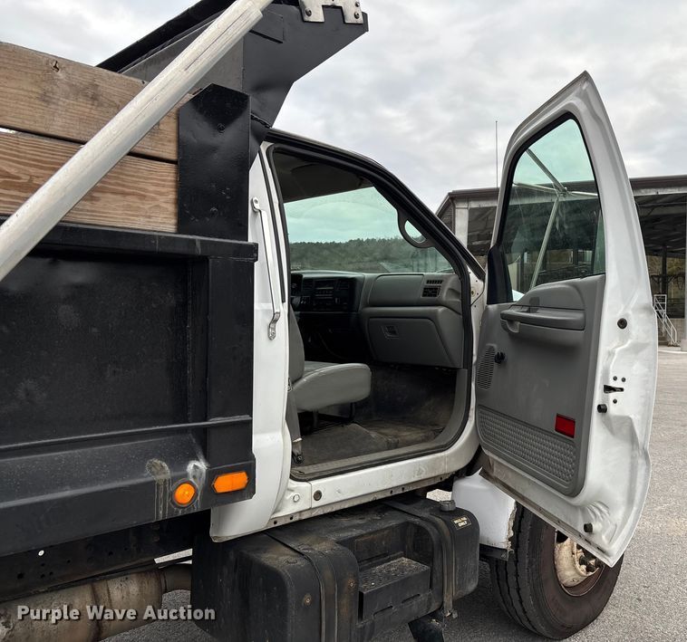 image for item EV3489 2002 Ford F650 dump truck