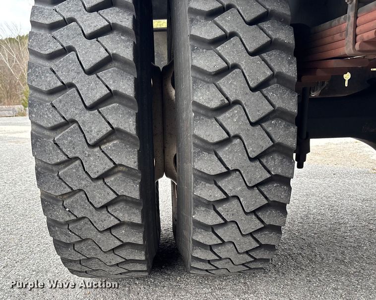 image for item EV3489 2002 Ford F650 dump truck