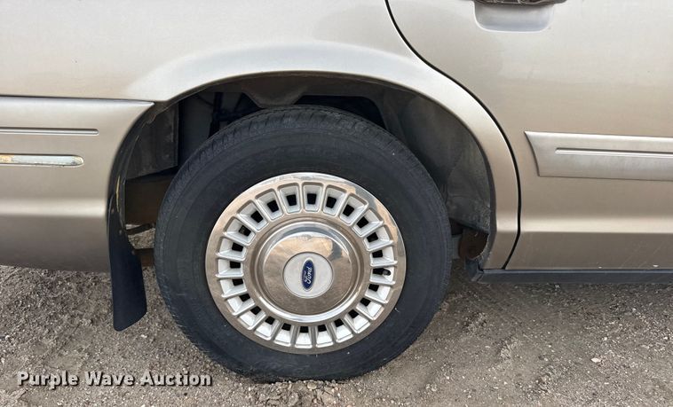 image for item FB0509 2002 Ford Crown Victoria Police Interceptor 