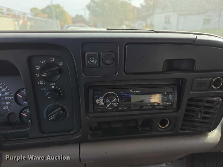 image for item FI0636 1996 Dodge Ram 1500 pickup truck