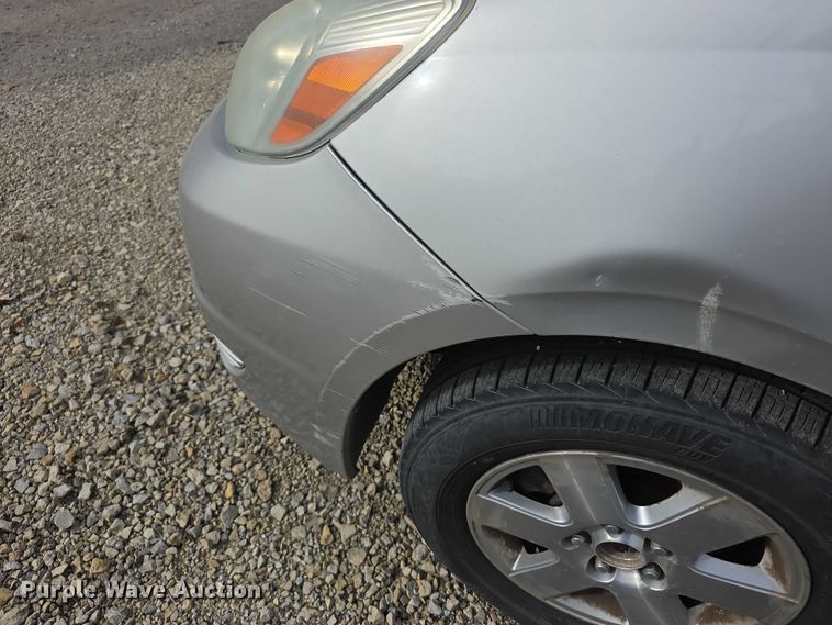 image for item FI0639 2004 Toyota Sienna LE van