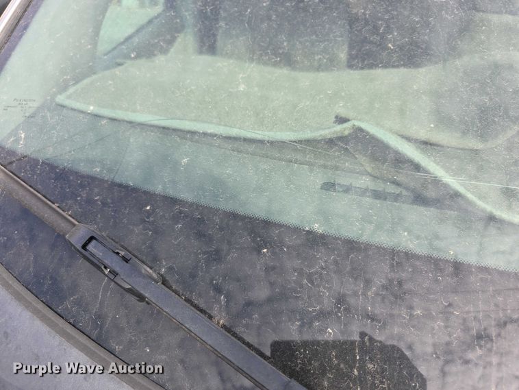 image for item FI0639 2004 Toyota Sienna LE van