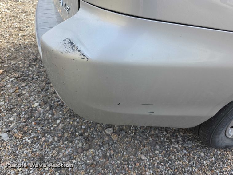 image for item FI0639 2004 Toyota Sienna LE van