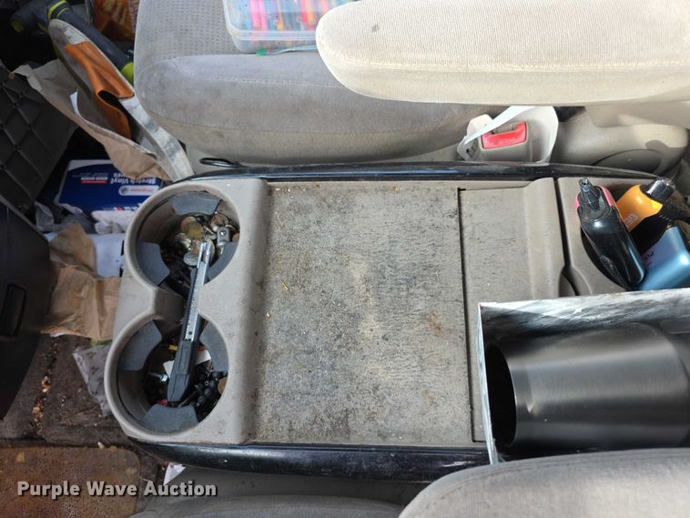 image for item FI0639 2004 Toyota Sienna LE van