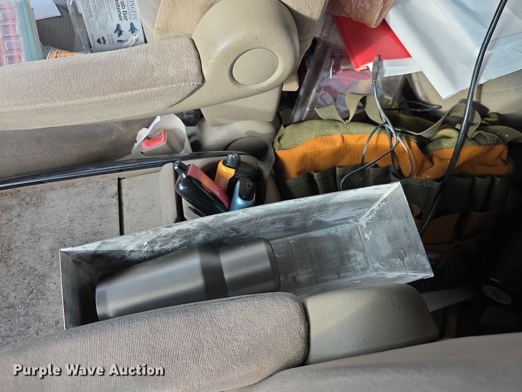 image for item FI0639 2004 Toyota Sienna LE van