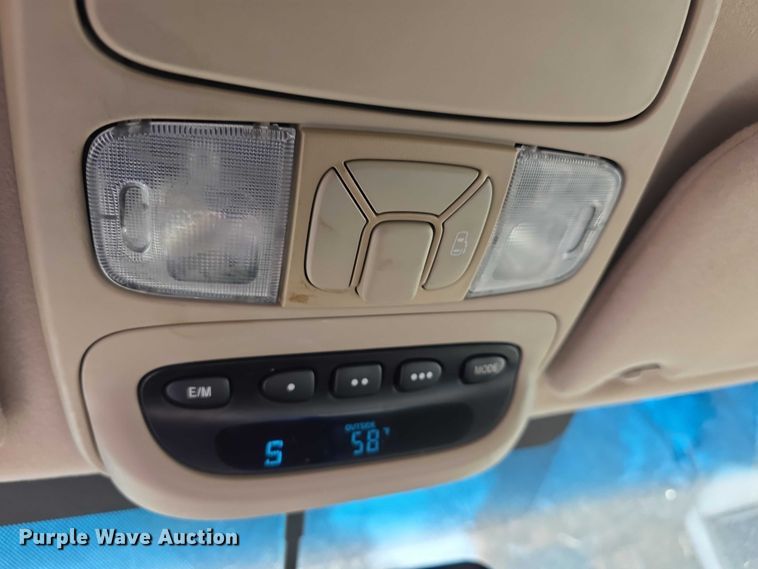 image for item FI0639 2004 Toyota Sienna LE van