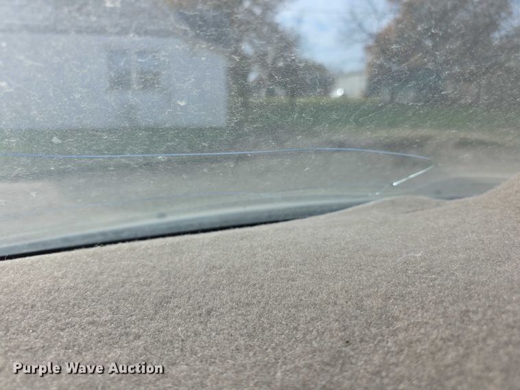 image for item FI0639 2004 Toyota Sienna LE van