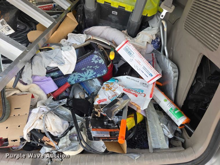 image for item FI0639 2004 Toyota Sienna LE van