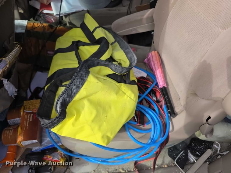 image for item FI0639 2004 Toyota Sienna LE van