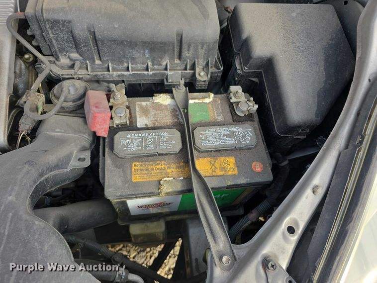 image for item FI0639 2004 Toyota Sienna LE van