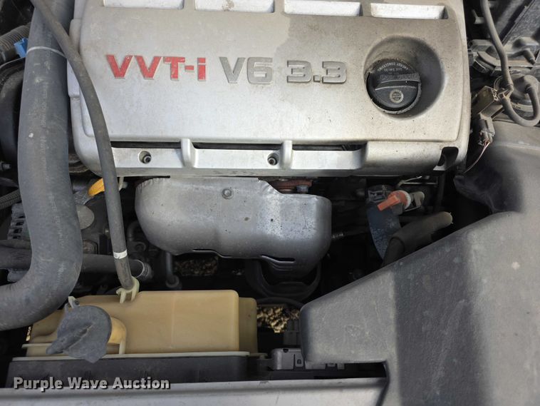 image for item FI0639 2004 Toyota Sienna LE van