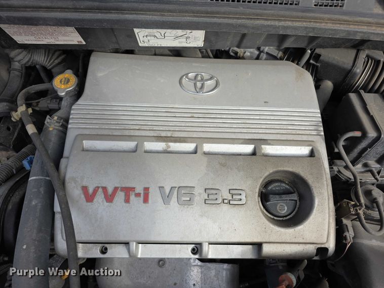 image for item FI0639 2004 Toyota Sienna LE van