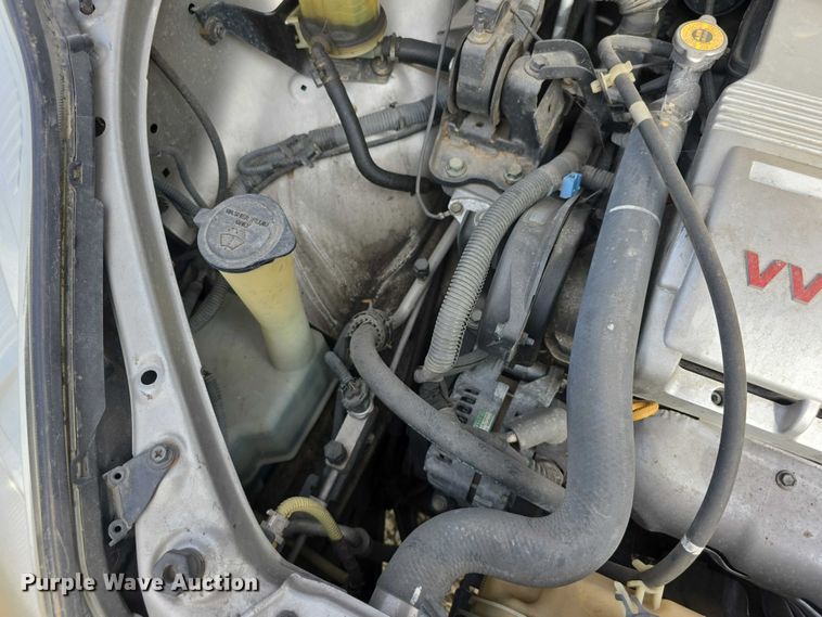 image for item FI0639 2004 Toyota Sienna LE van