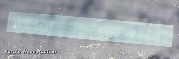 image for item FI0639 2004 Toyota Sienna LE van