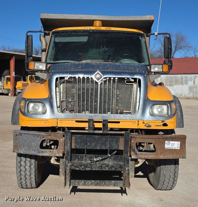 image for item FI0712 2006 IH 7600 dump truck