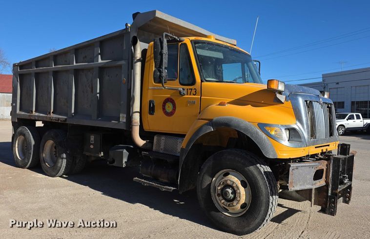 image for item FI0712 2006 IH 7600 dump truck