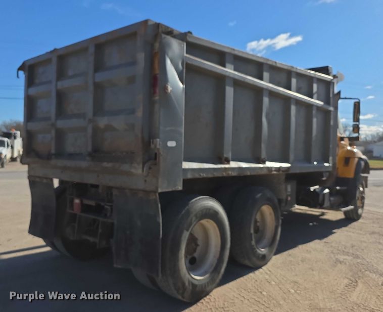 image for item FI0712 2006 IH 7600 dump truck