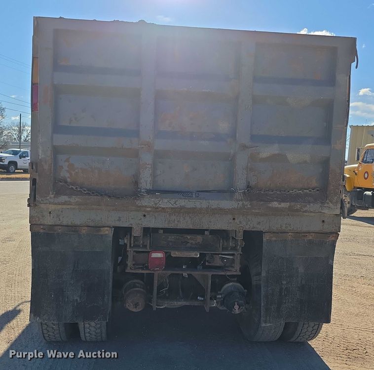 image for item FI0712 2006 IH 7600 dump truck