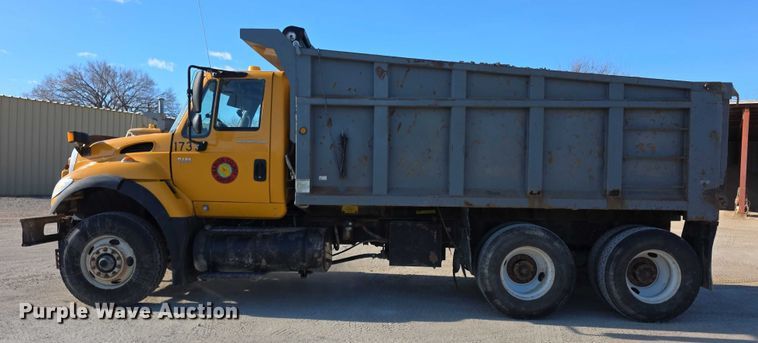 image for item FI0712 2006 IH 7600 dump truck
