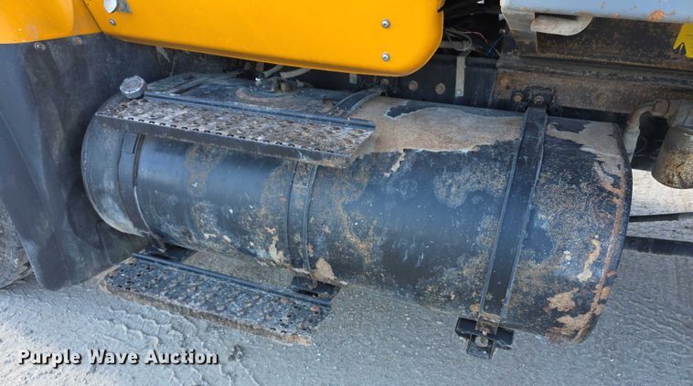 image for item FI0712 2006 IH 7600 dump truck