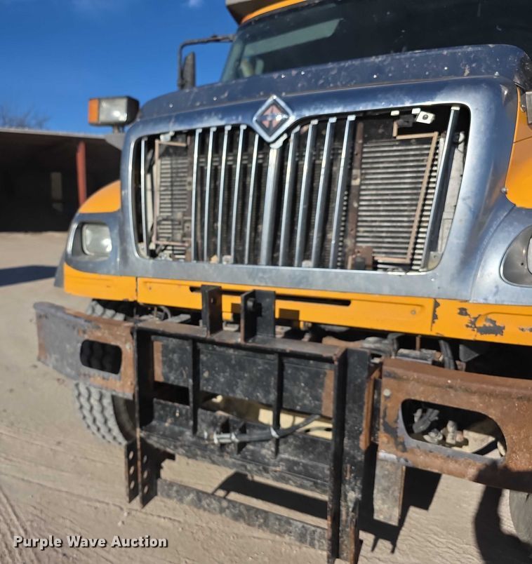 image for item FI0712 2006 IH 7600 dump truck