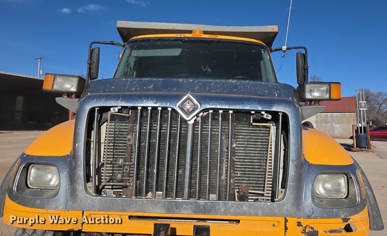 image for item FI0712 2006 IH 7600 dump truck