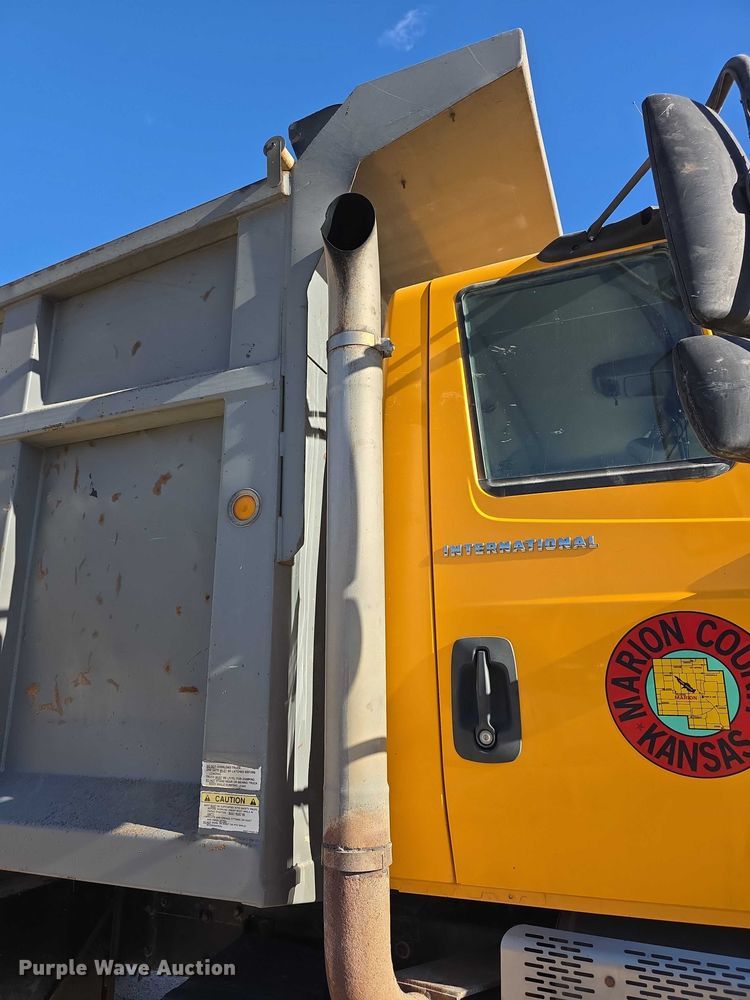 image for item FI0712 2006 IH 7600 dump truck