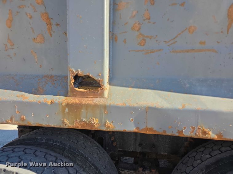 image for item FI0712 2006 IH 7600 dump truck