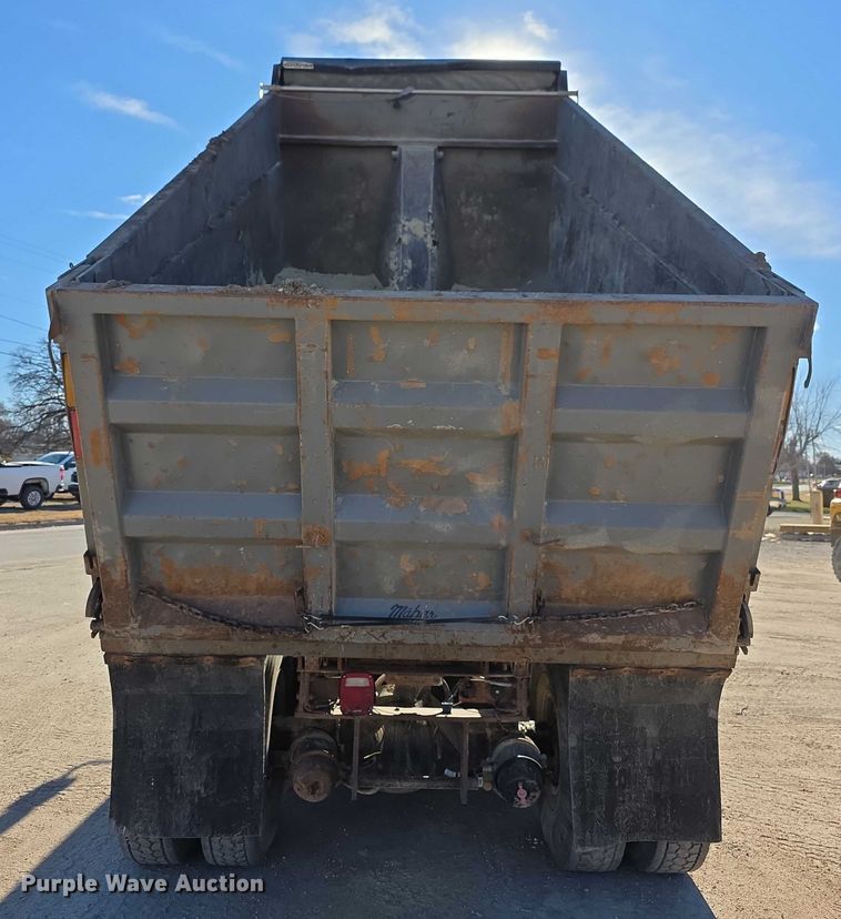 image for item FI0712 2006 IH 7600 dump truck