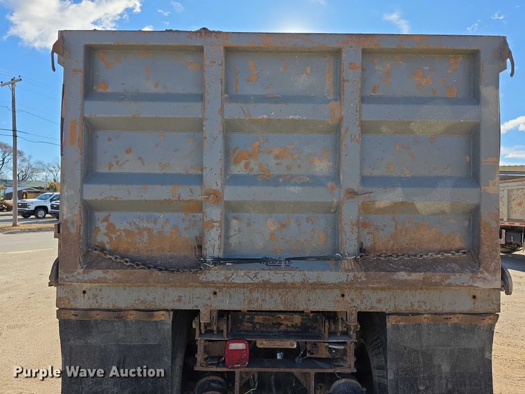 image for item FI0712 2006 IH 7600 dump truck