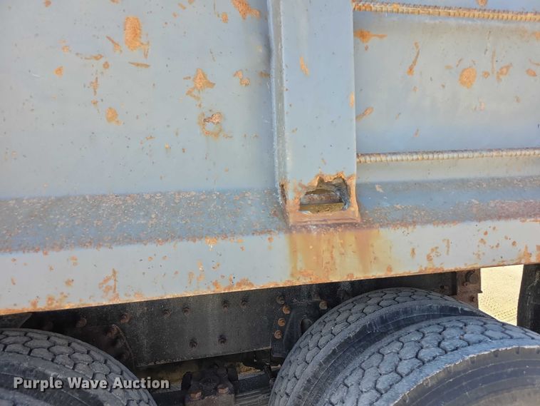 image for item FI0712 2006 IH 7600 dump truck