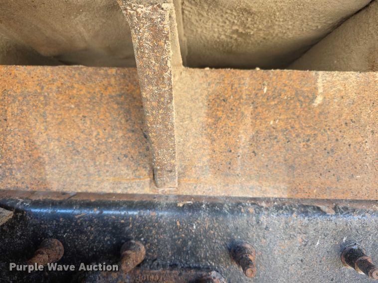 image for item FI0712 2006 IH 7600 dump truck