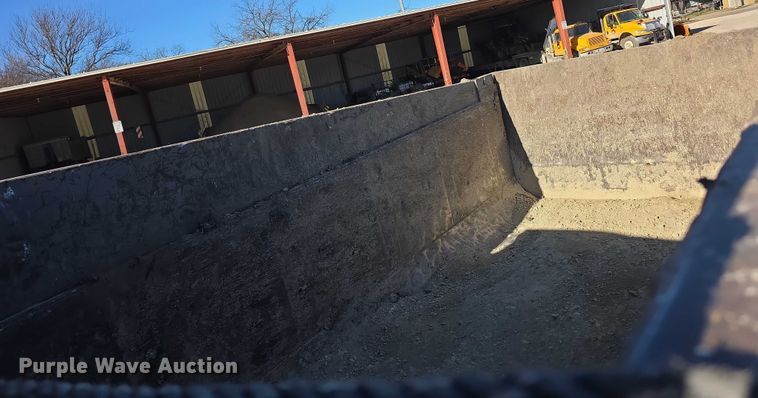 image for item FI0712 2006 IH 7600 dump truck