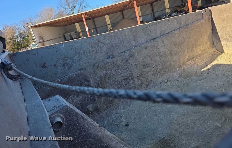 image for item FI0712 2006 IH 7600 dump truck