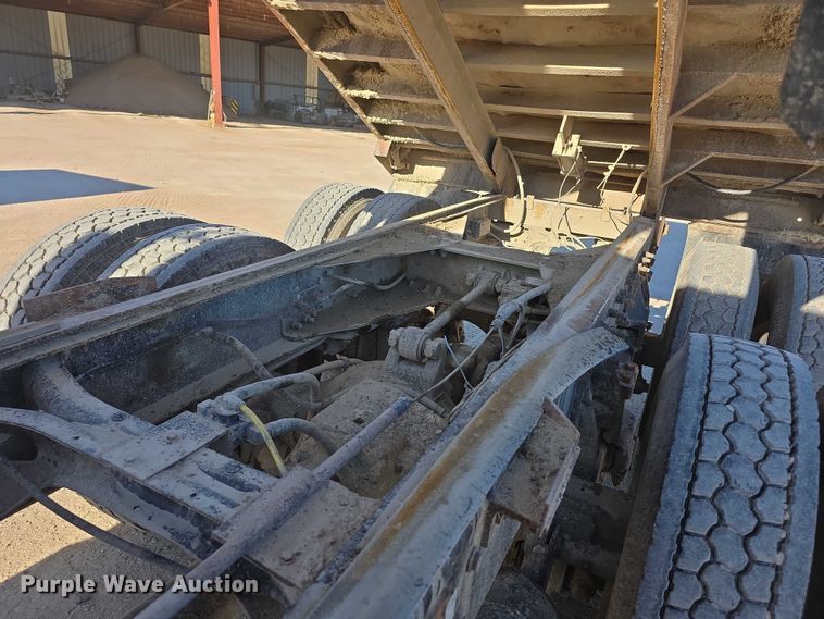 image for item FI0712 2006 IH 7600 dump truck