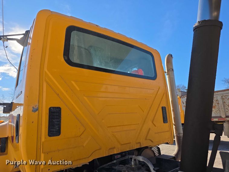 image for item FI0712 2006 IH 7600 dump truck