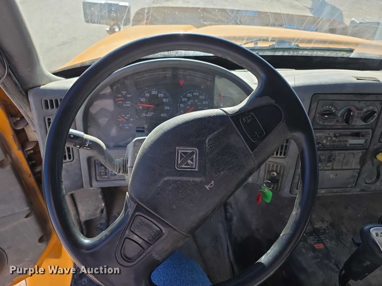 image for item FI0712 2006 IH 7600 dump truck