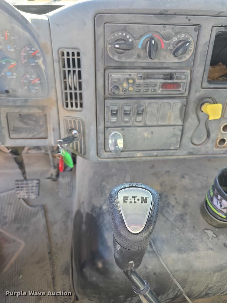 image for item FI0712 2006 IH 7600 dump truck