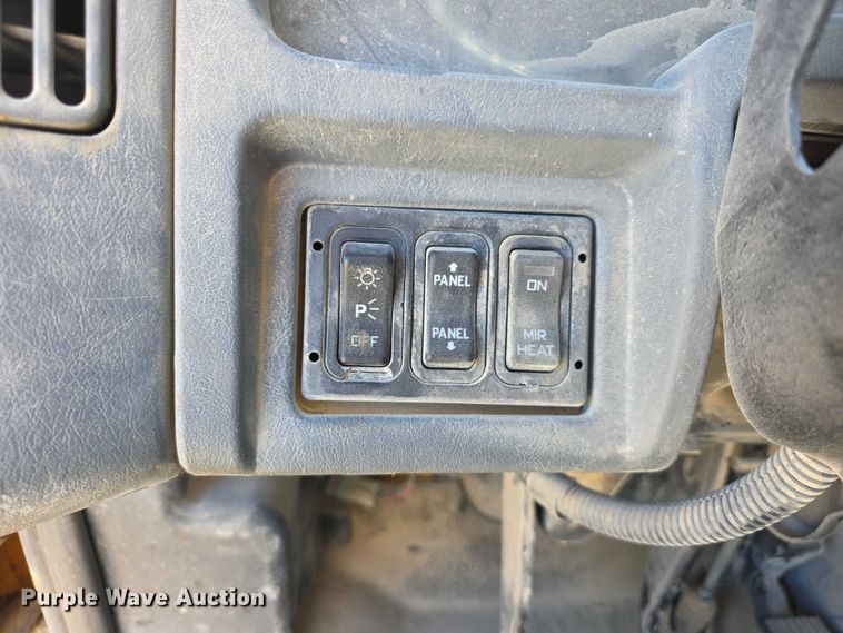 image for item FI0712 2006 IH 7600 dump truck