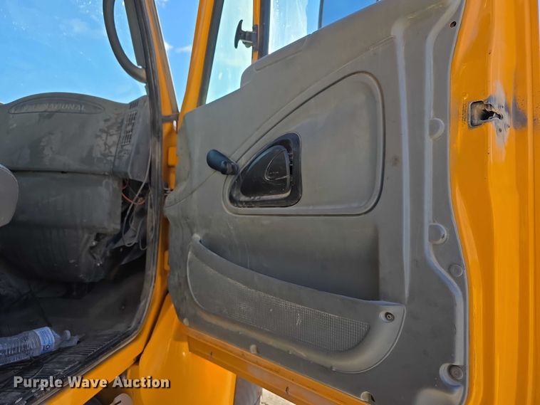 image for item FI0712 2006 IH 7600 dump truck