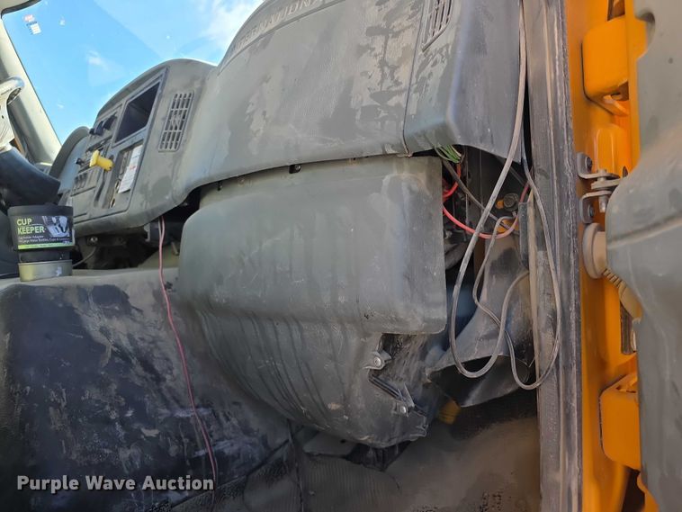 image for item FI0712 2006 IH 7600 dump truck