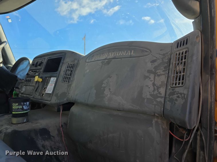 image for item FI0712 2006 IH 7600 dump truck