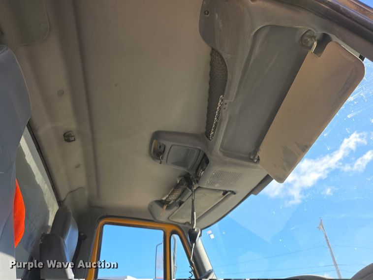 image for item FI0712 2006 IH 7600 dump truck