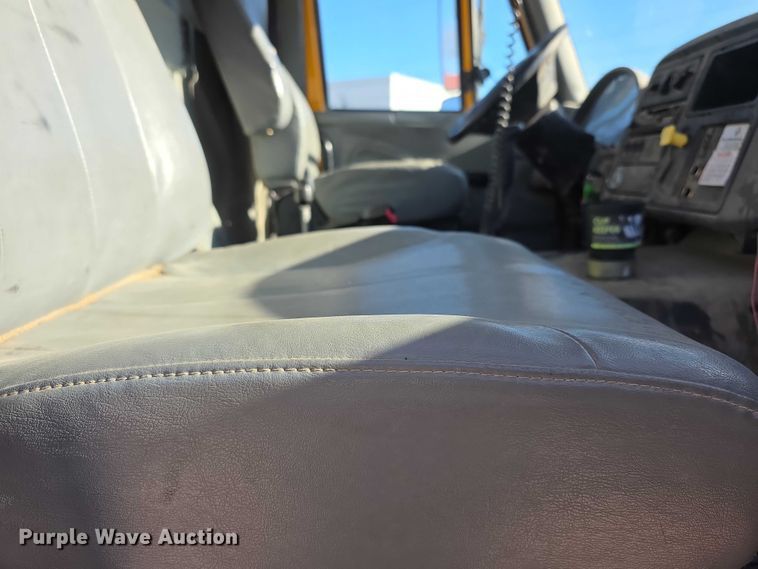 image for item FI0712 2006 IH 7600 dump truck