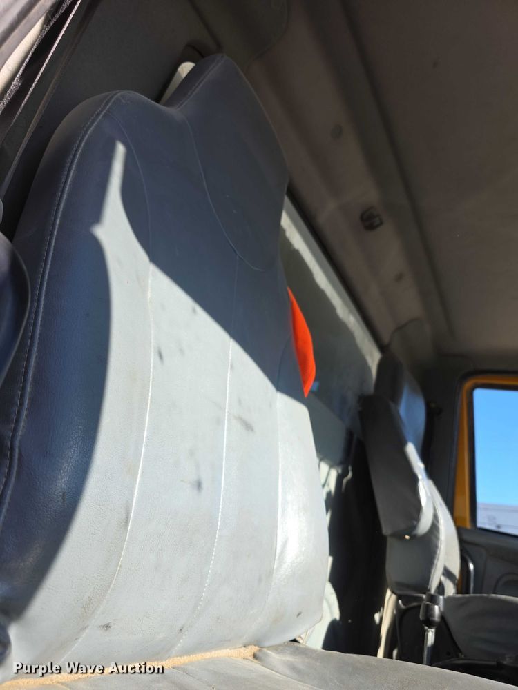 image for item FI0712 2006 IH 7600 dump truck