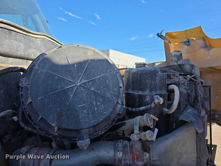 image for item FI0712 2006 IH 7600 dump truck