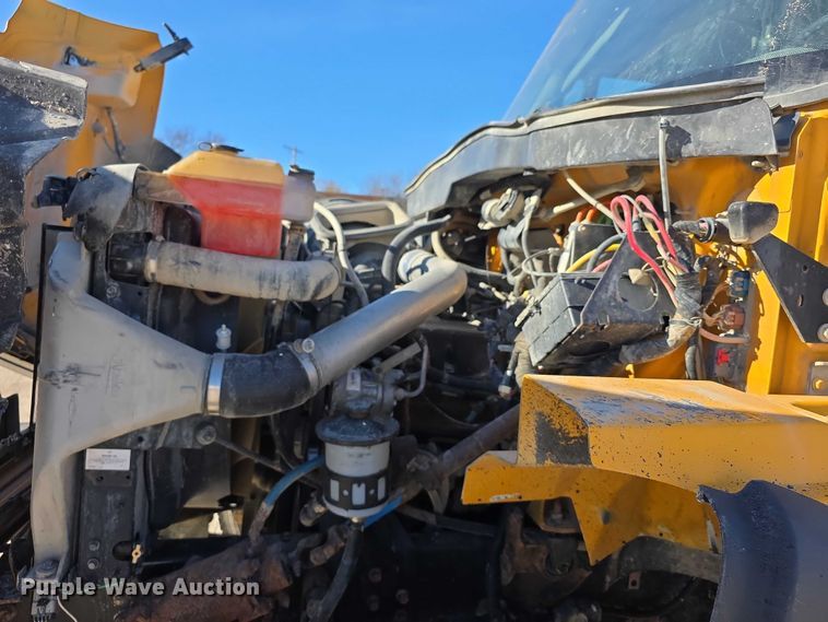 image for item FI0712 2006 IH 7600 dump truck