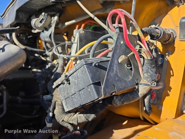 image for item FI0712 2006 IH 7600 dump truck